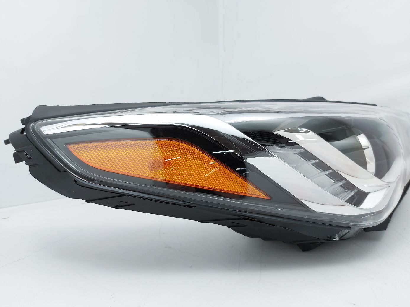 Фары головного света Фара передняя правая (дефект) Hyundai Sonata 2015-2017 92102C2000 Hyundai Sonata 3