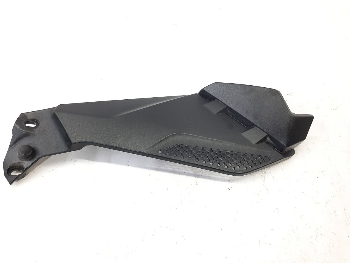 R 1200 Накладка бензобака ззаду ліва BMW R 1200 2014 46638528675 BMW R 1200 4