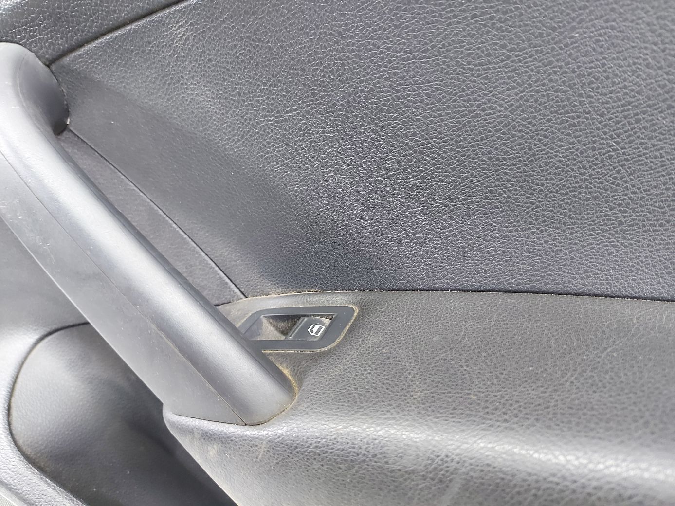 Passat s Карта двери задней правой (черная) кожанный подлокотник Volkswagen Passat S 2012-2018 561867212FOUR Volkswagen Passat S 3