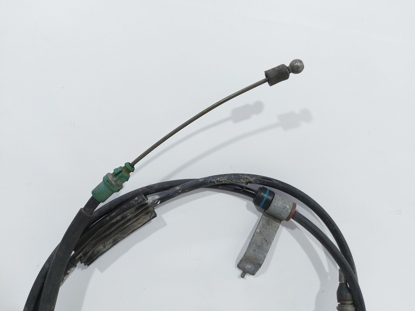 Malibu Трос стояночного тормоза правый Chevrolet Malibu 2016-2020 84444804 Chevrolet Malibu 2