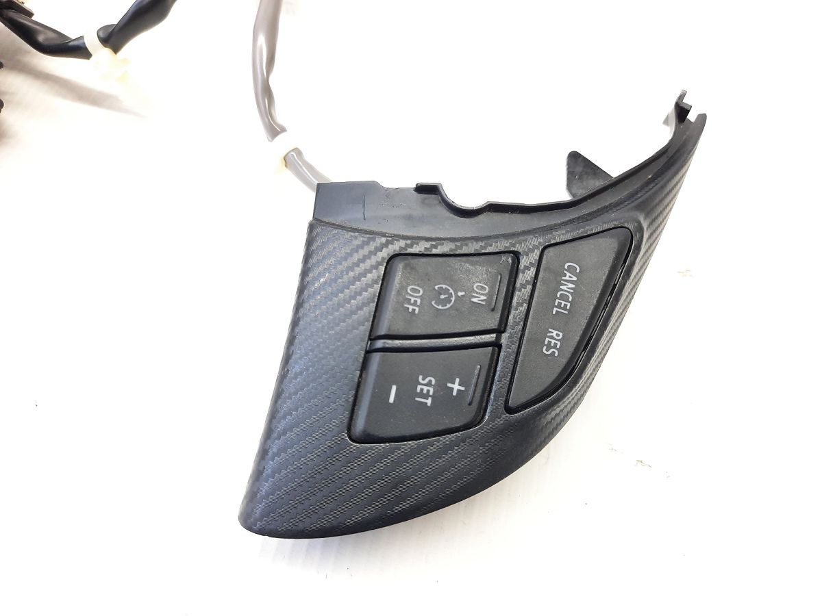 3 Кнопки кермового колеса Mazda 3 2014-2016 BHV6664M0 Mazda 3 2