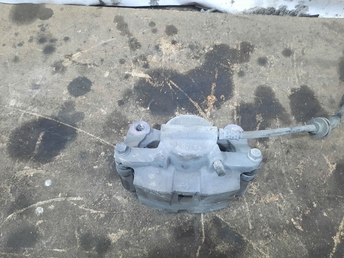 Dart Суппорт тормозной передний левый Dodge Dart 2013-2019 68160685AB Dodge Dart 13