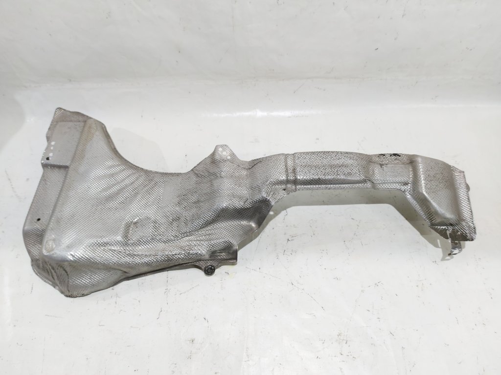 Passat s Термоэкран средней части глушителя Volkswagen Passat S 2012-2018 561825721 Volkswagen Passat S 12