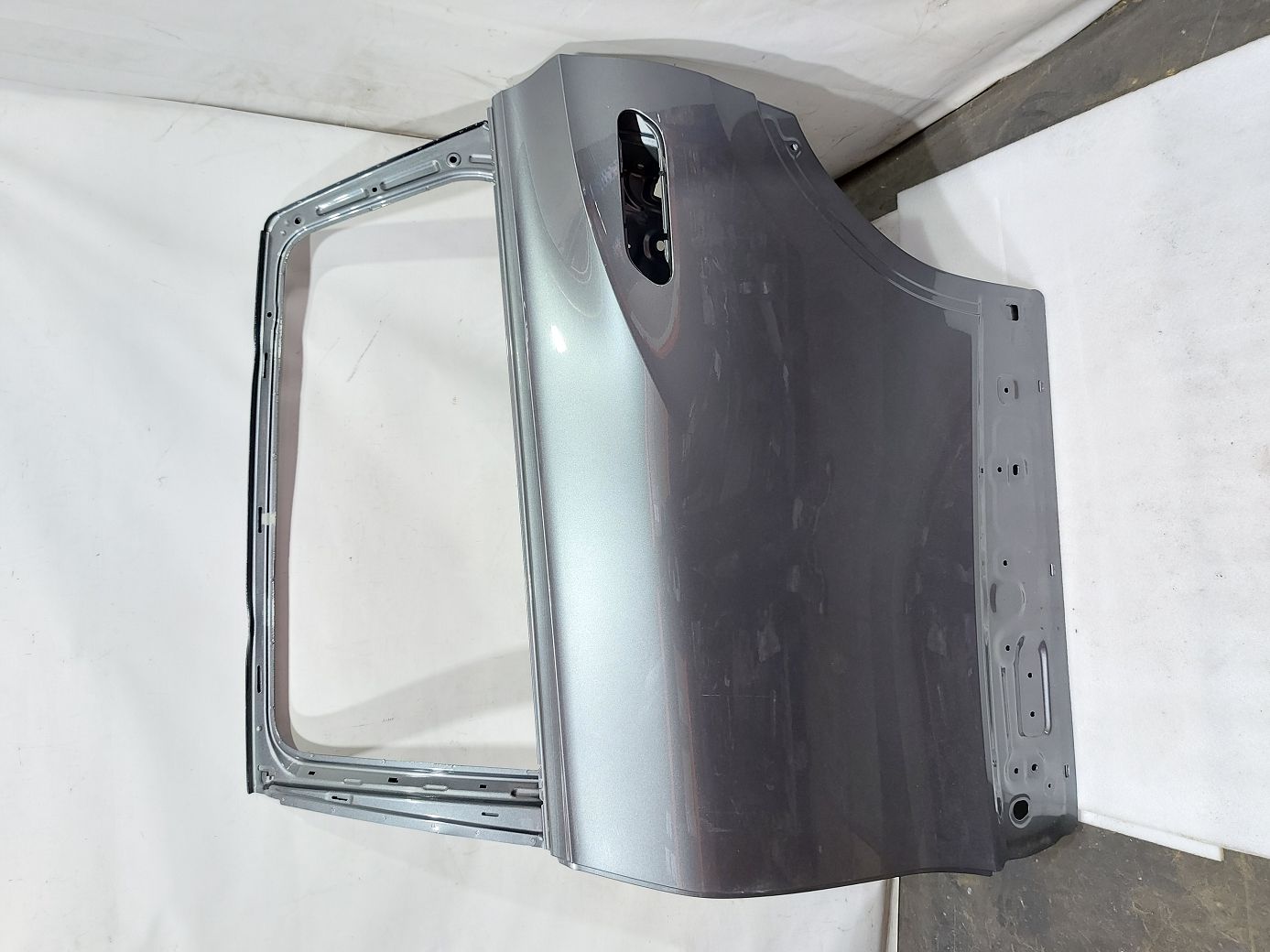 Двери. Дверь задняя левая (темно-серая) Volkswagen 12D833055 Volkswagen ID.6 Двери. Дверь задняя левая (темно-серая) Volkswagen 12D833055 Volkswagen ID.6