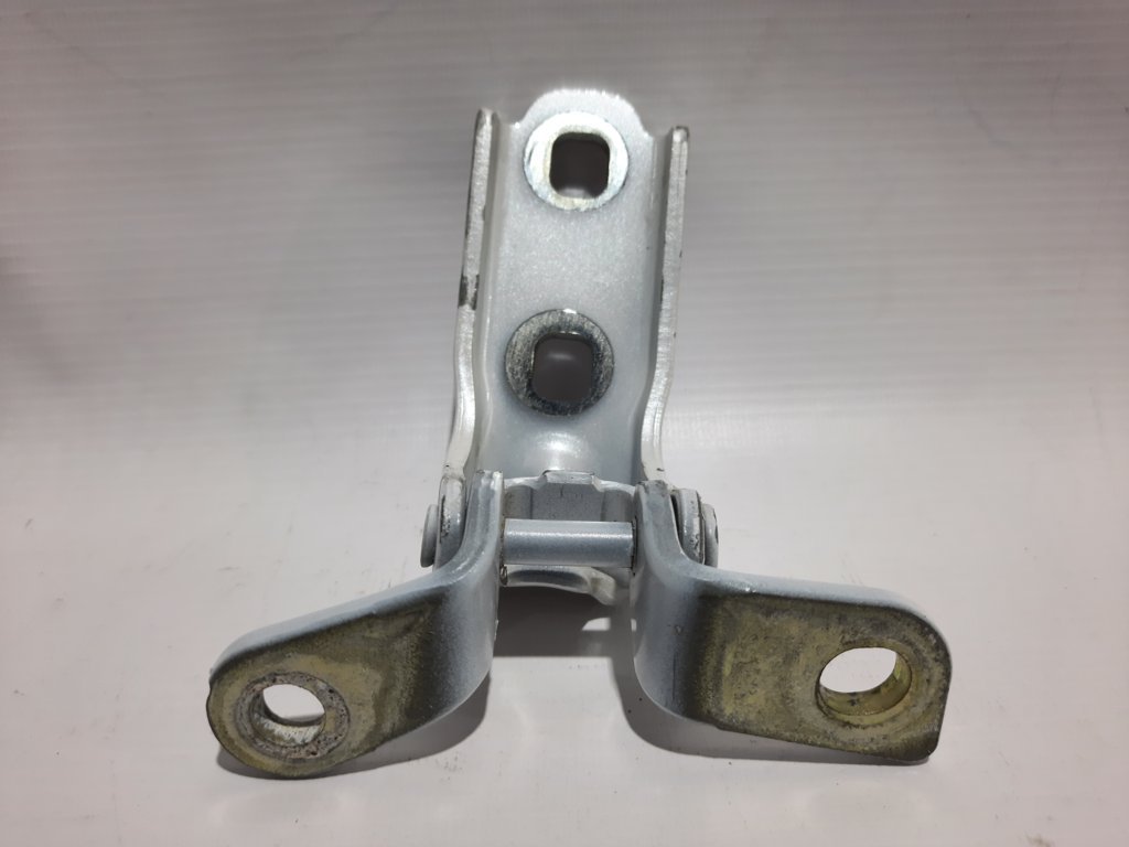 Volt Петля двері задньої ліва нижня Chevrolet Volt 2011-2019 13501715 Chevrolet Volt 5