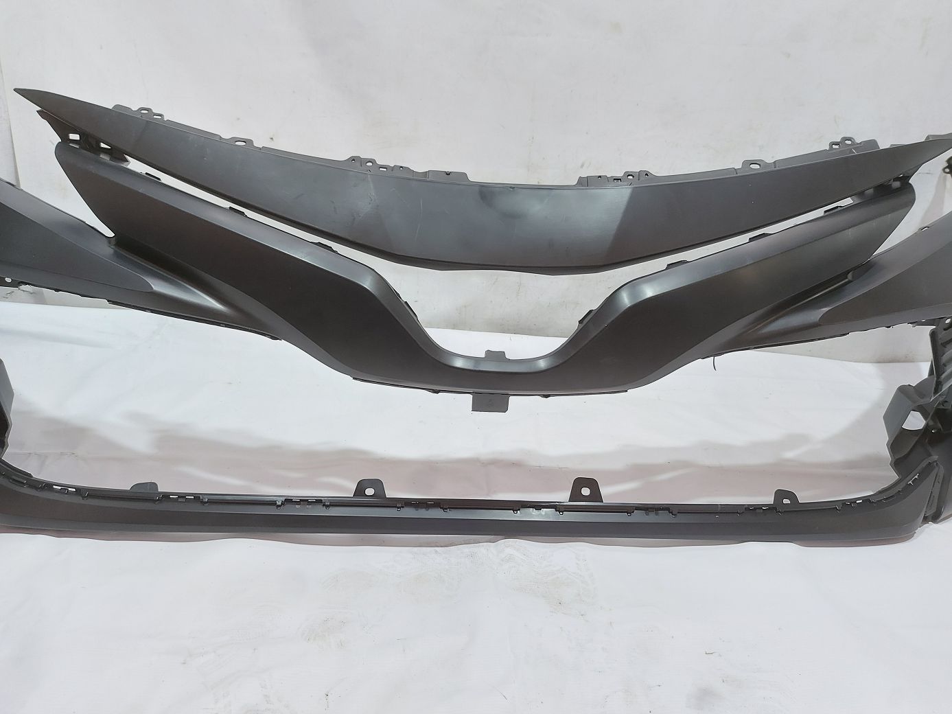Передние бамперы Бампер передний (LE) Toyota Camry `18-20 Toyota Camry 4