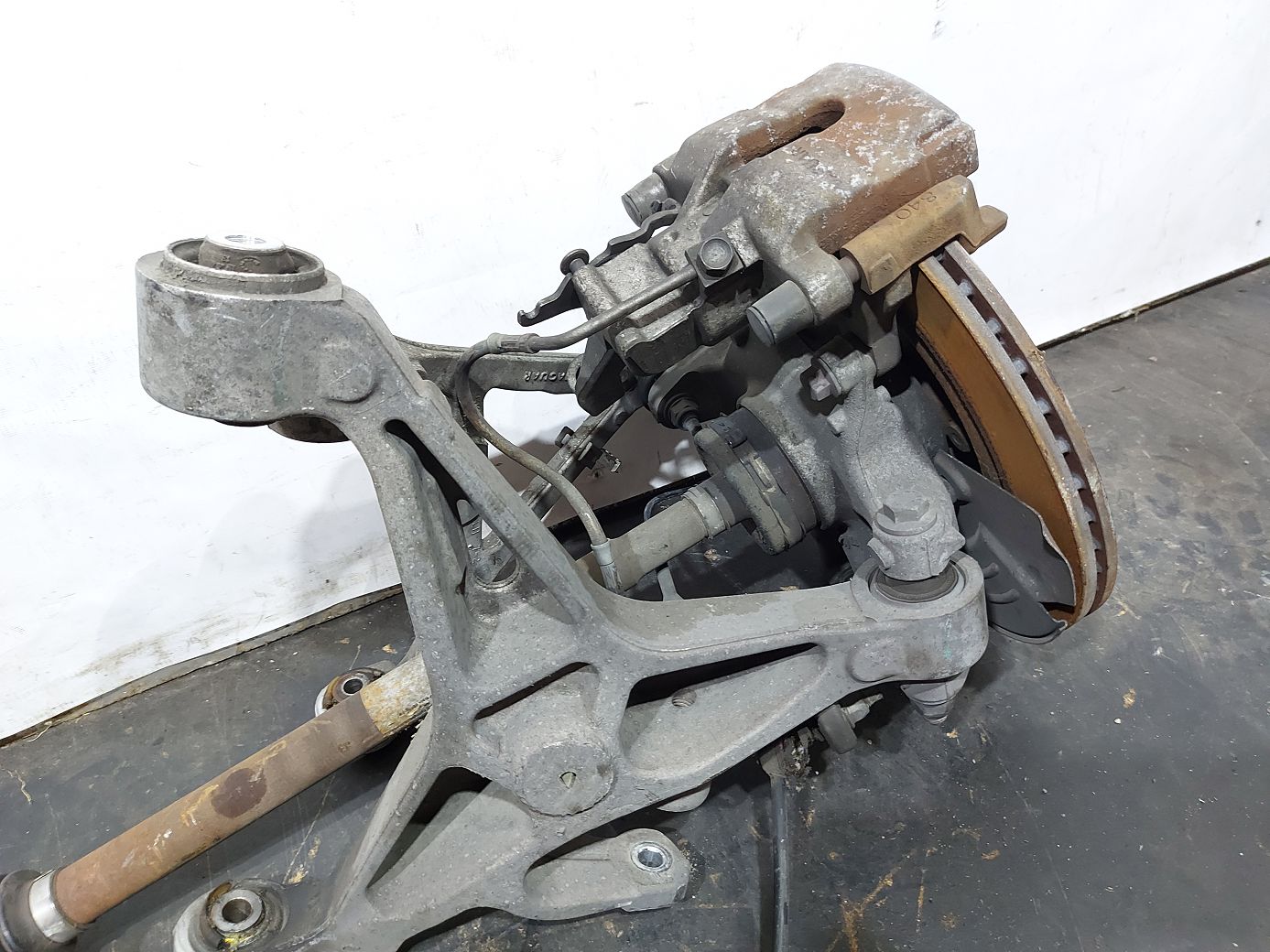 Xf Кулак задній лівий у зборі з піввіссю Jaguar XF 2009-2015 C2P12736 Jaguar XF 3 Xf Кулак задній лівий у зборі з піввіссю Jaguar XF 2009-2015 C2P12736 Jaguar XF 3