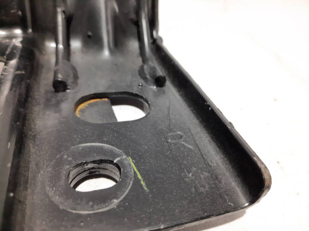 Sentra Крепление заднего сидения правое Nissan Sentra 2013-2017 883423SA0A Nissan Sentra 10