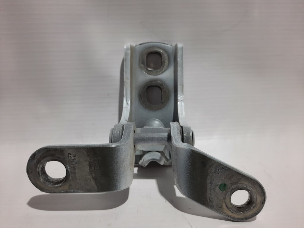 Volt Петля дверей передньої лівої верхня/нижня Chevrolet Volt 2011-2017 20992730 Chevrolet Volt 2