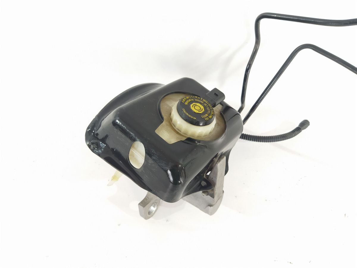 A4. Головний гальмівний циліндр Audi A4 2013-2016 4G2611021C Audi A4 A4. Головний гальмівний циліндр Audi A4 2013-2016 4G2611021C Audi A4