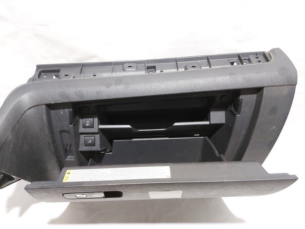 Passat s Бардачок Volkswagen Passat S 2012-2015 561857114C82V Volkswagen Passat S 8