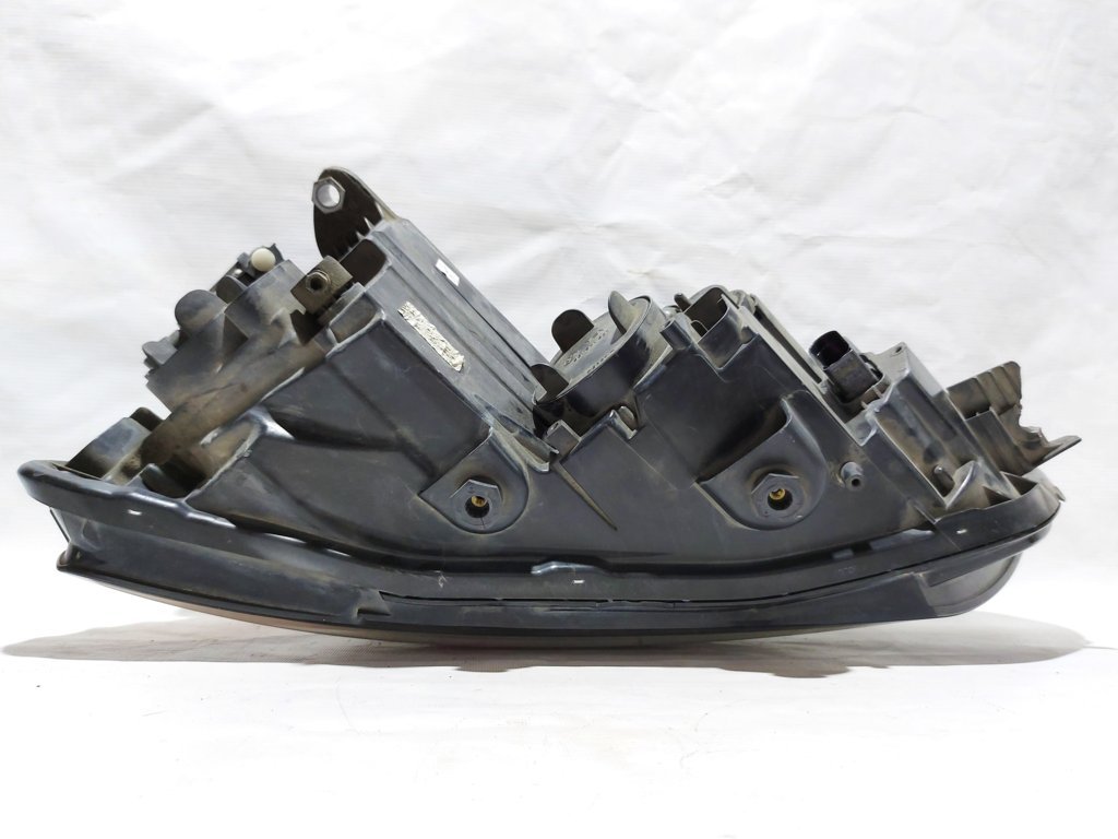 Товари з дефектами Фара передня права (дефект) Volkswagen Passat S 2012-2015 561941006D Volkswagen Passat S 15