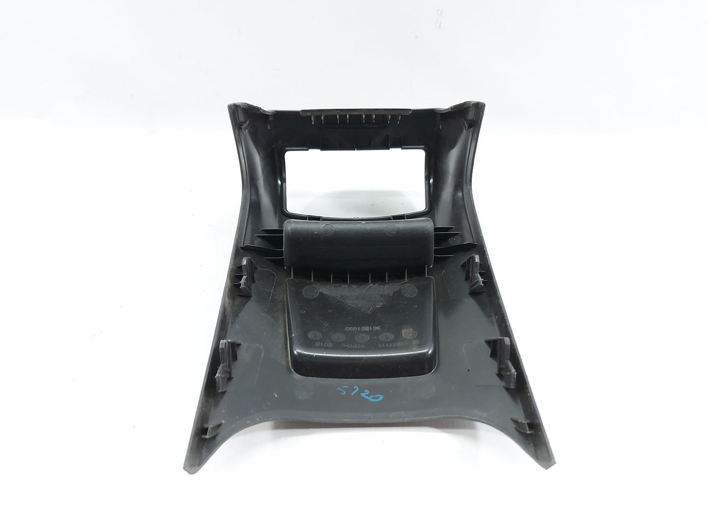 Regal Накладка центральної консолі задня Buick Regal 2011-2017 13270708 Buick Regal 3