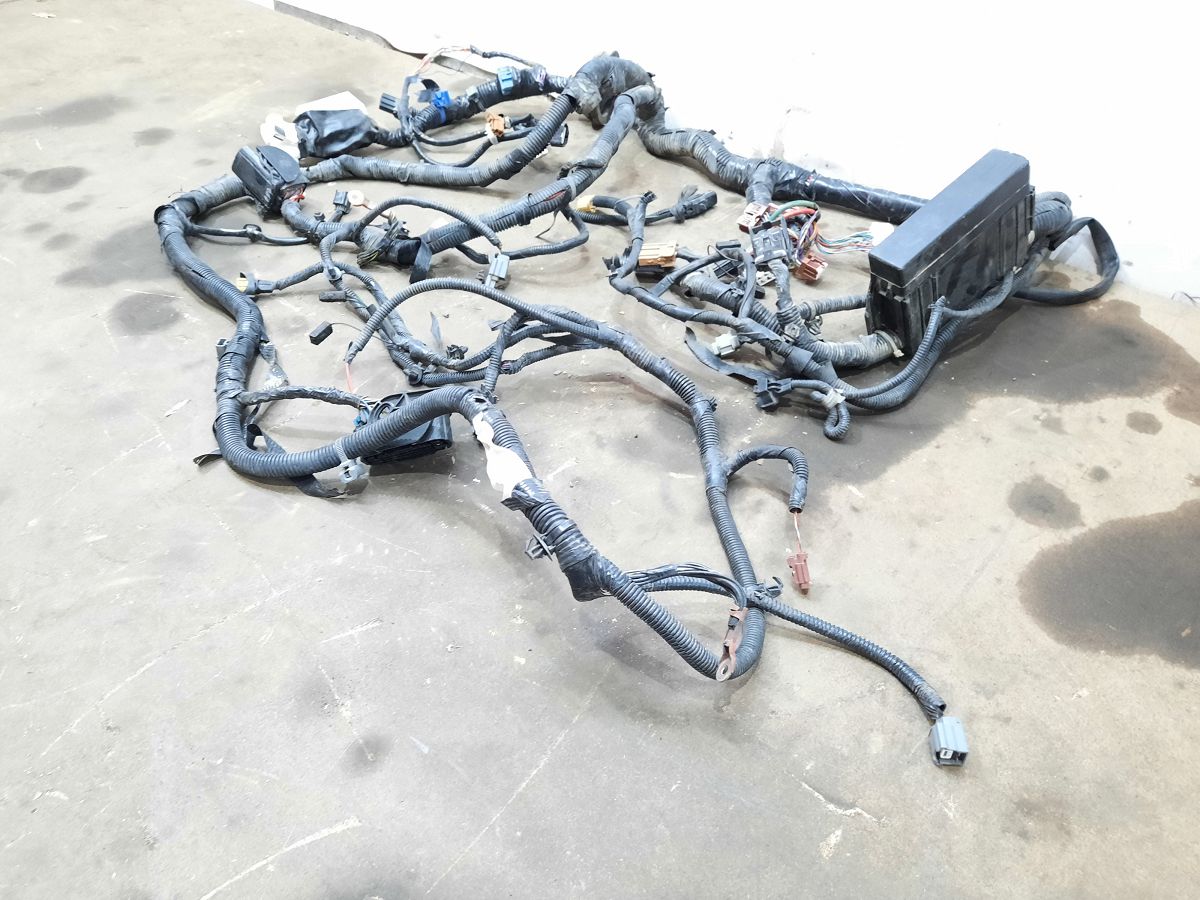 Sentra Проводка підкапотне Nissan Sentra 2016-2017 240114AF3A Nissan Sentra 2