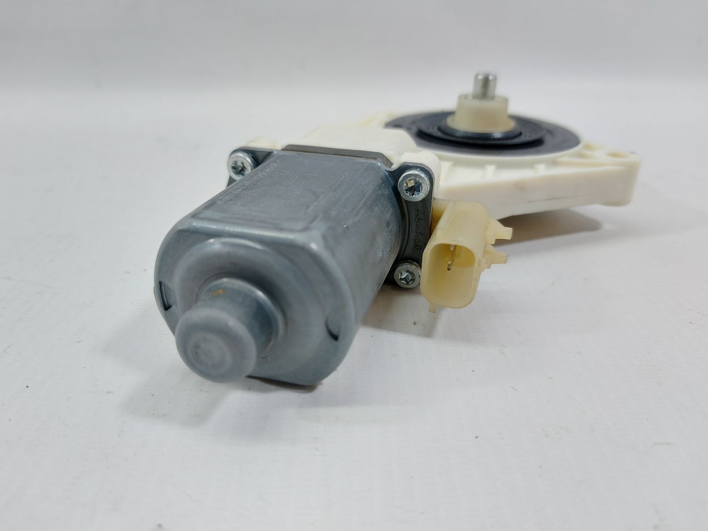 Dart Моторчик стеклоподъемника двери передней правой Dodge Dart 2013-2016 68170366AA Dodge Dart 3 Dart Моторчик стеклоподъемника двери передней правой Dodge Dart 2013-2016 68170366AA Dodge Dart 3