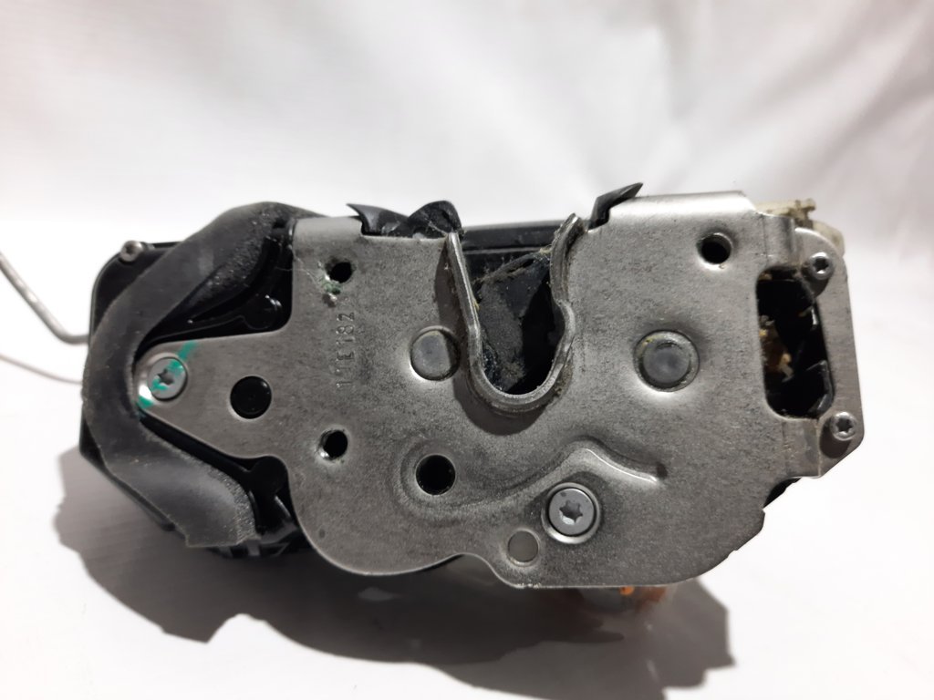 Volt Замок дверей задньої лівої Chevrolet Volt 2010-2016 13579553 Chevrolet Volt 3