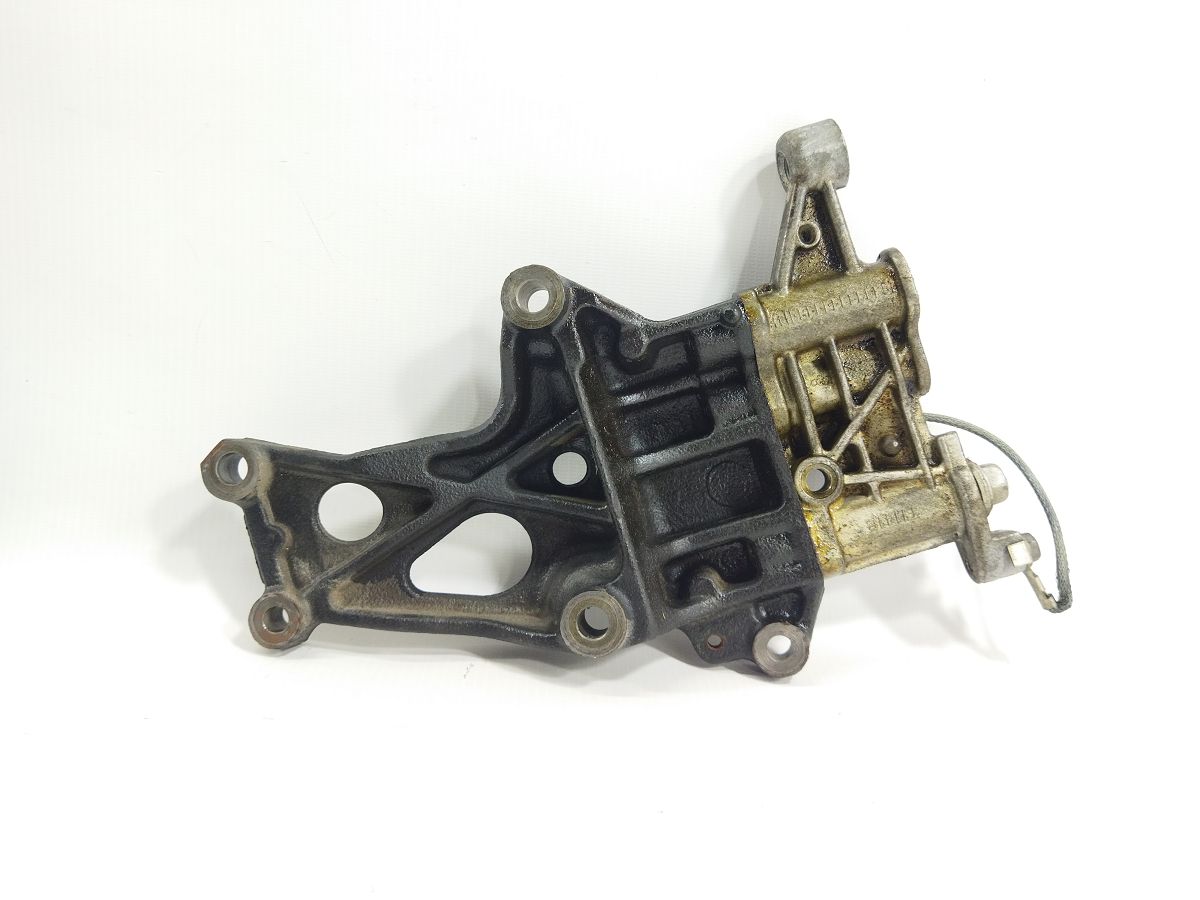 Camry Кронштейн подушки двигуна передній верхній Toyota Camry 2015-2017 123130V040 Toyota Camry 4