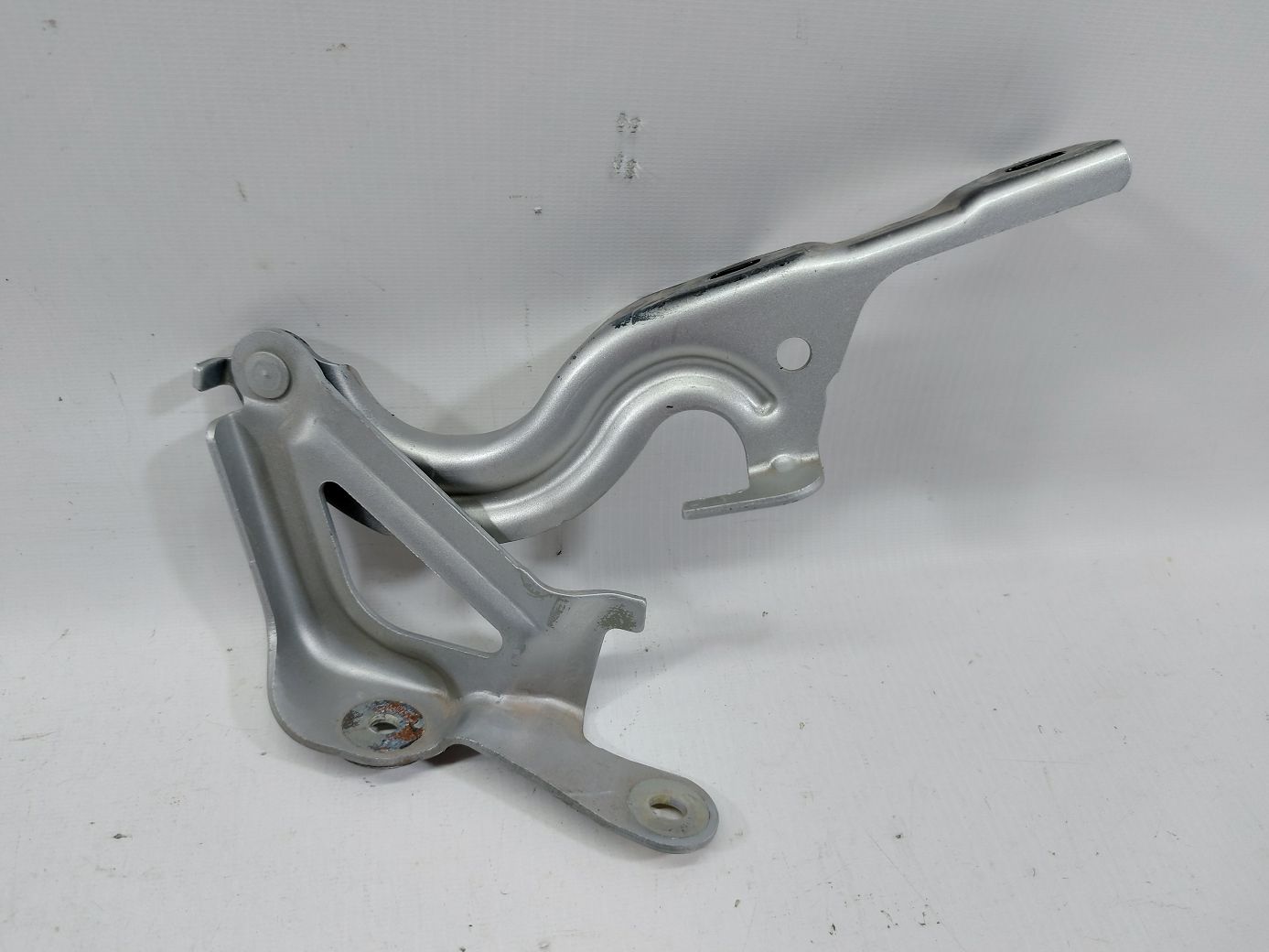 Malibu. Петля капота права Chevrolet Malibu 2013-2015 22986410 Chevrolet Malibu