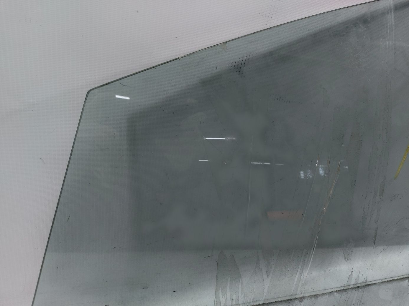 Focus Скло дверей передньої лівої Ford Focus 2012-2018 F1EZ5821411A Ford Focus 5