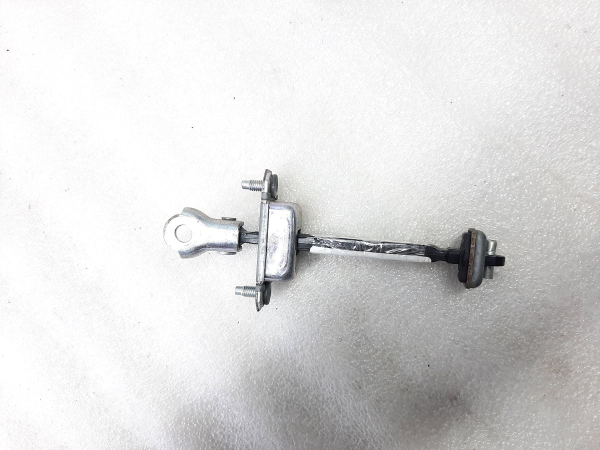 Legacy. Ограничитель двери передней левой Subaru Legacy 2010-2014 61124AJ010 Subaru Legacy