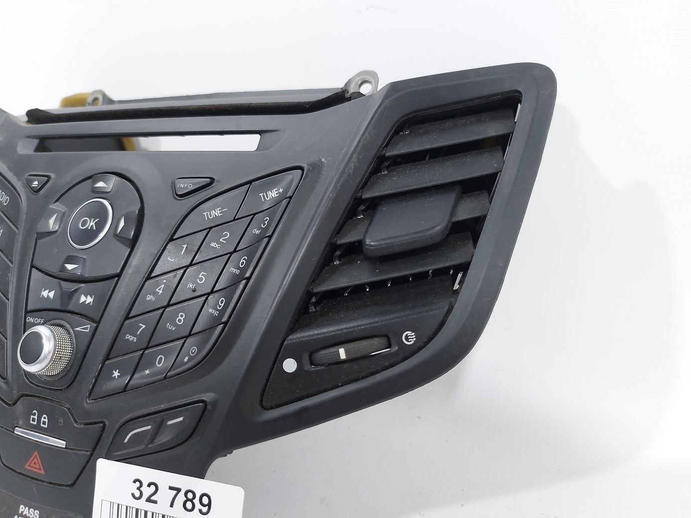 Fiesta sedan Кнопки керування аудіо Ford Fiesta sedan 2014-2015 D2BZ18C858B Ford Fiesta sedan 2