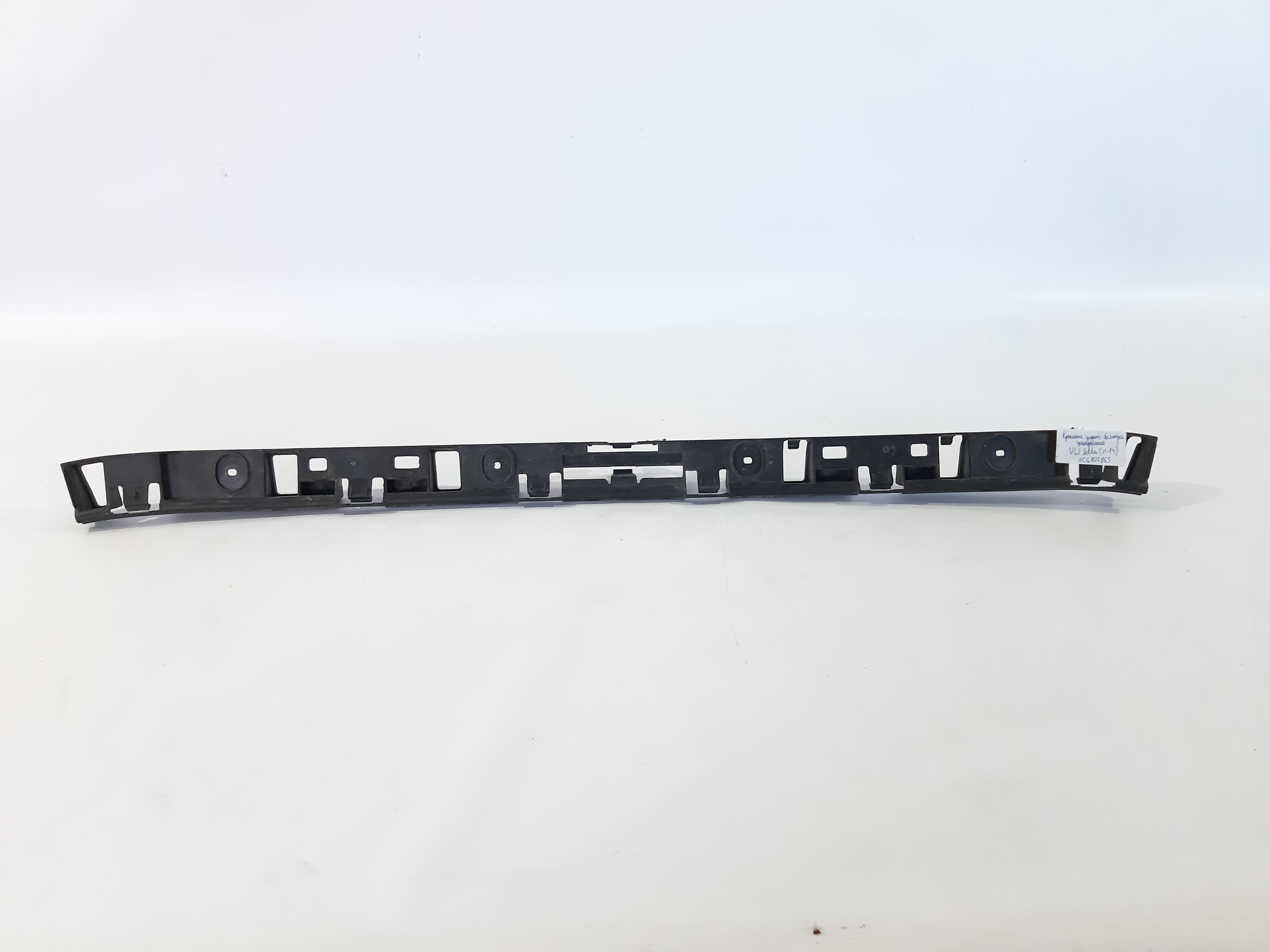 Jetta sedan Крепление заднего бампера центральное Volkswagen Jetta sedan 2011-2014 5C6807863 Volkswagen Jetta sedan 11