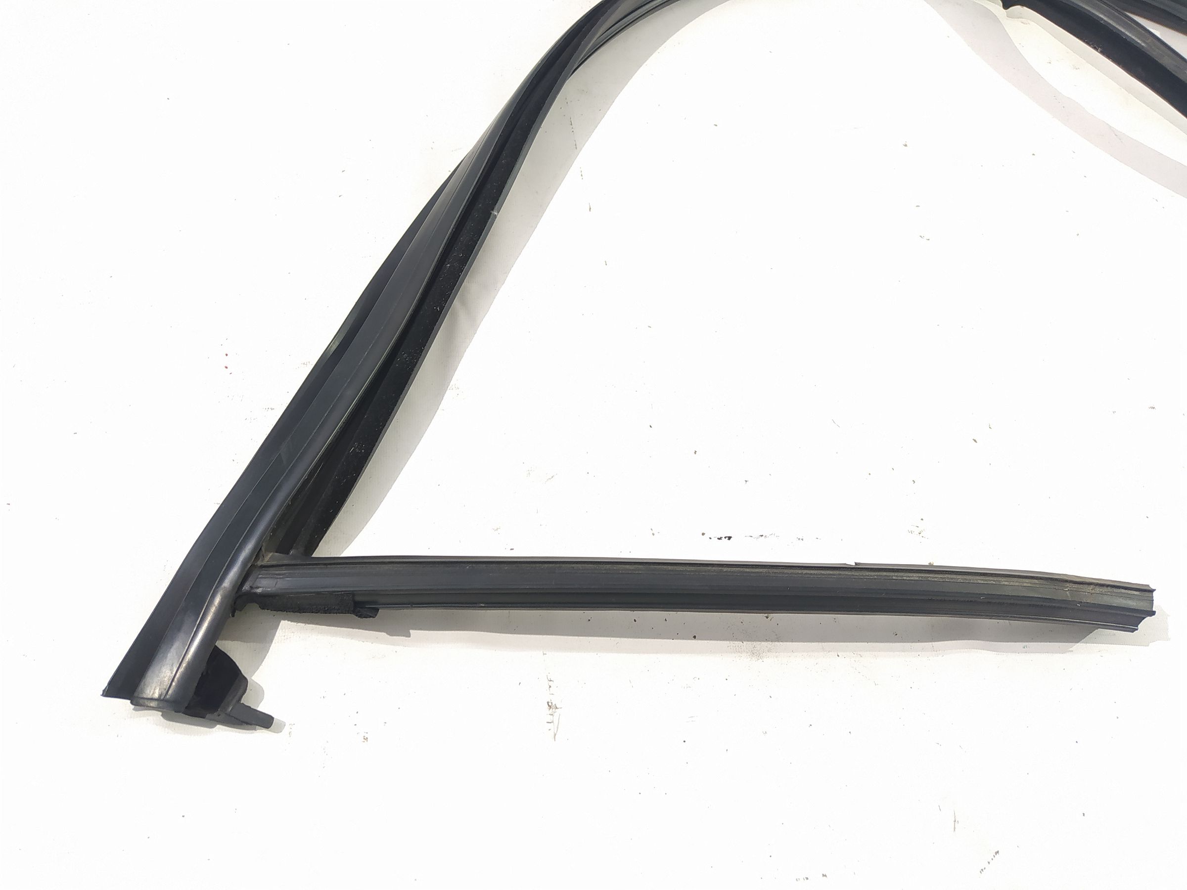 Fusion Уплотнитель стекла (направляющая) двери передней правой Ford Fusion 2013-2016 DS7Z5421596B Ford Fusion 2