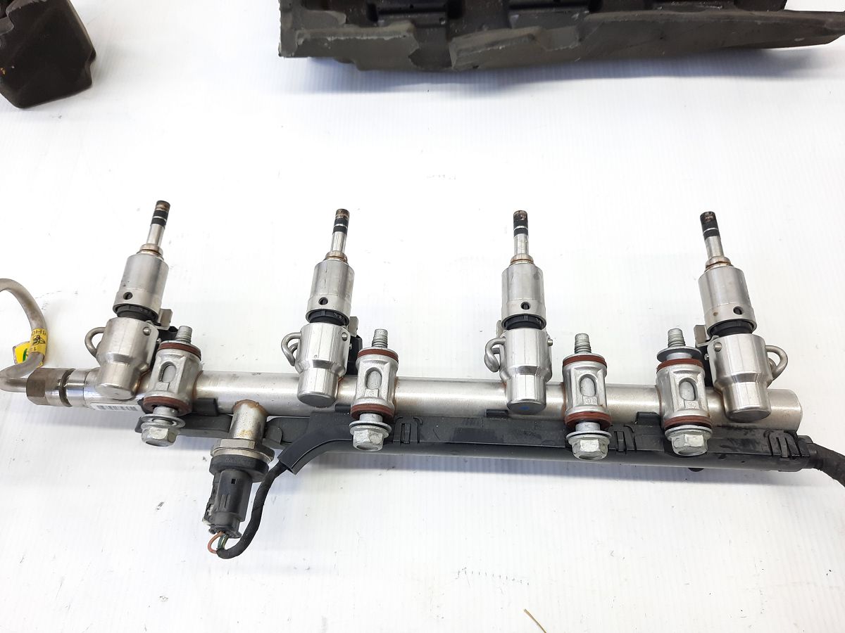 Malibu Паливна рейка Chevrolet Malibu 2013-2016 12689346 Chevrolet Malibu 3