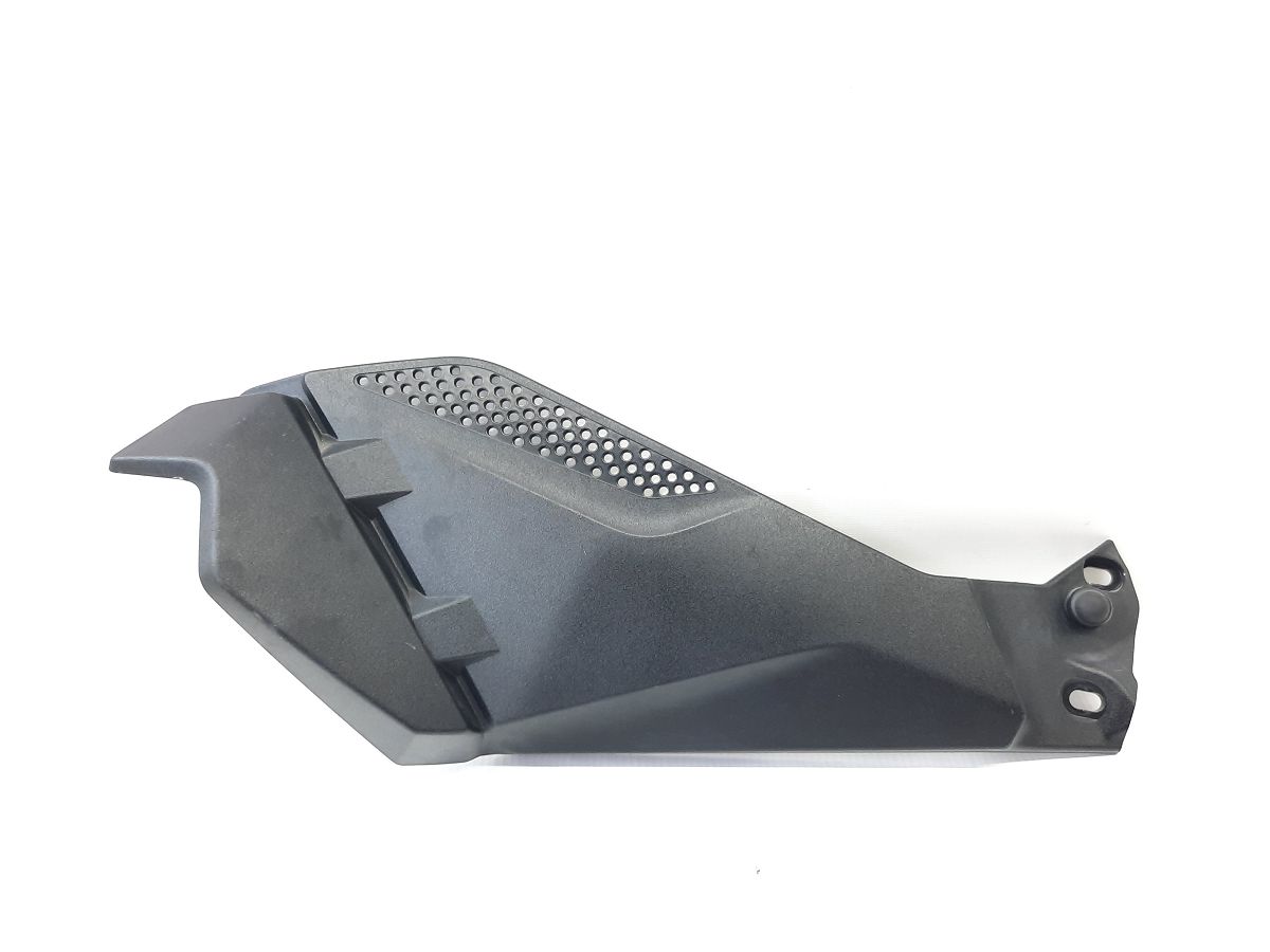 R 1200. Накладка бензобака ззаду ліва BMW R 1200 2014 46638528675 BMW R 1200