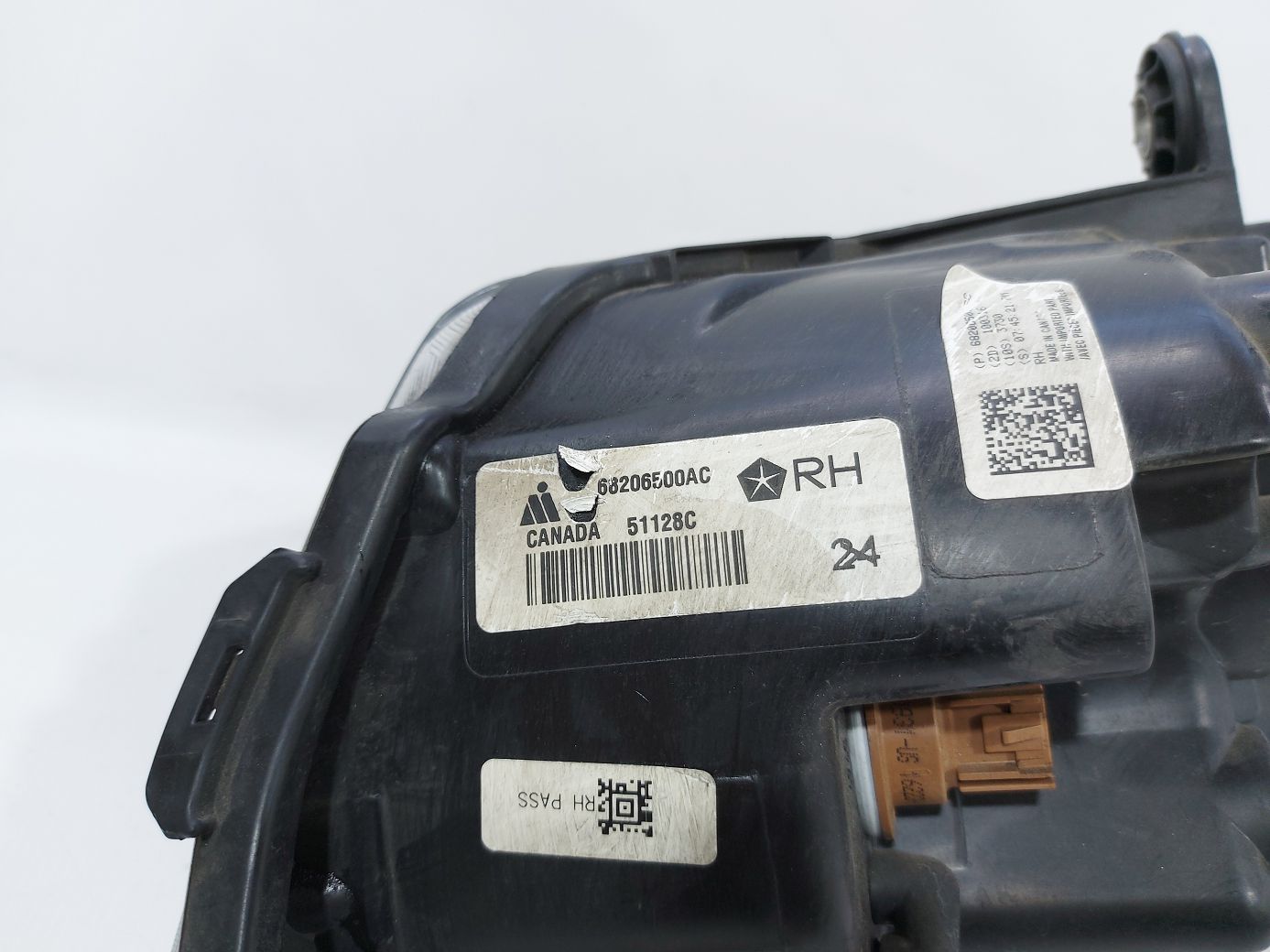 Товари з дефектами Фара передня права (подряпини, потертості) Dodge Grand Caravan 2014-2020 68206500AE Dodge Grand Caravan 10 Товари з дефектами Фара передня права (подряпини, потертості) Dodge Grand Caravan 2014-2020 68206500AE Dodge Grand Caravan 10