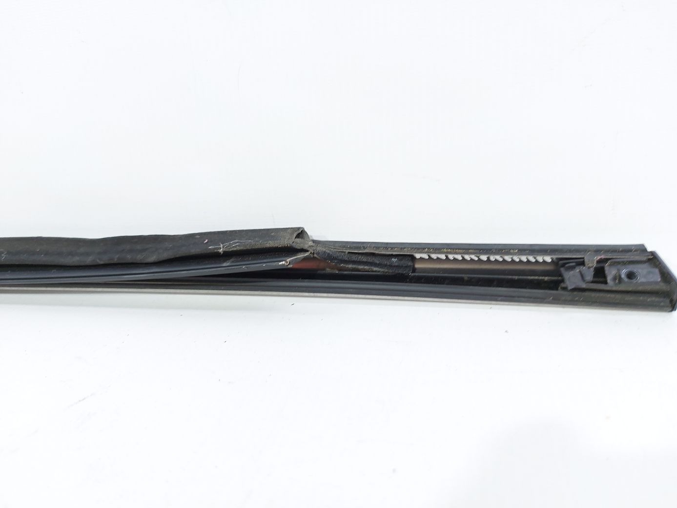 Sonata Ущільнювальна гумка скла двері задньої правої зовнішня (хром) Hyundai Sonata 2011-2015 832203S000 Hyundai Sonata 4 Sonata Ущільнювальна гумка скла двері задньої правої зовнішня (хром) Hyundai Sonata 2011-2015 832203S000 Hyundai Sonata 4