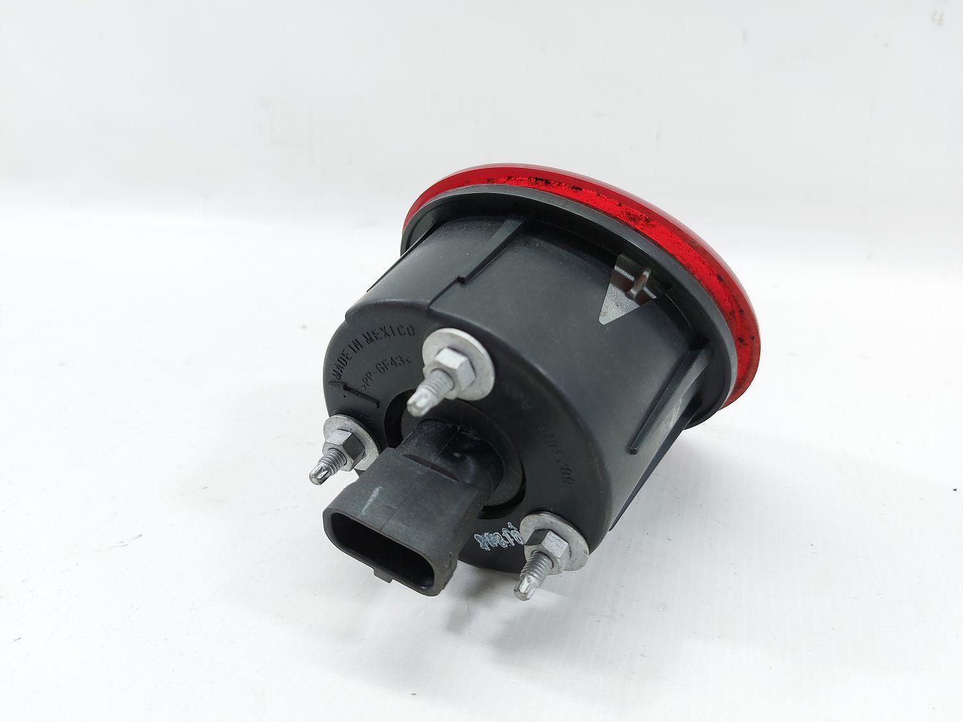 Товары с дефектами Фонарь задний левый верхний (дефектный) Chevrolet HHR 2006-2011 20778530 Chevrolet HHR 3