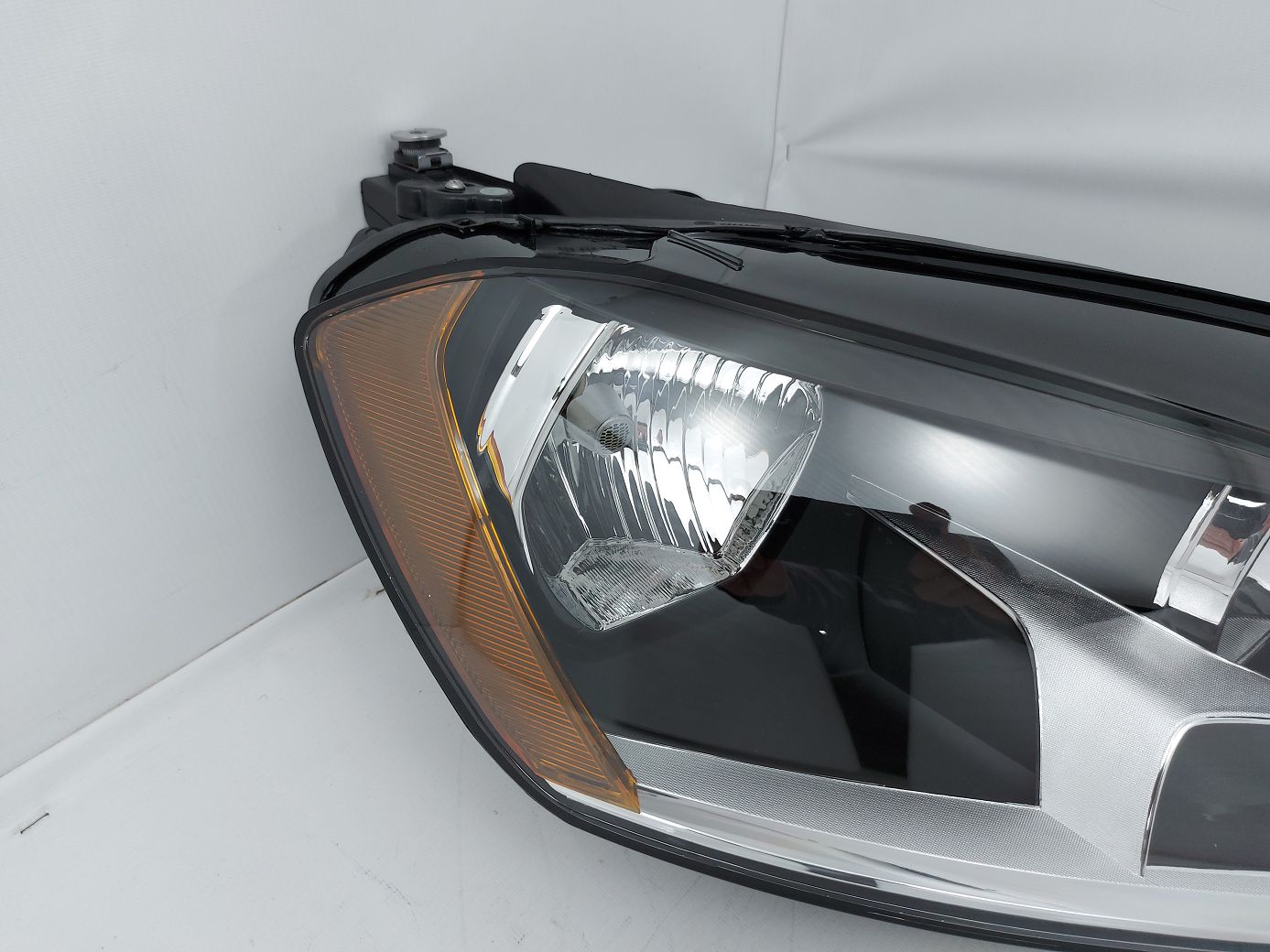 Фары головного света Фара передняя правая (галоген, желтая) Volkswagen Golf VII 2015-2017 5GM941006C Volkswagen Golf VII 2