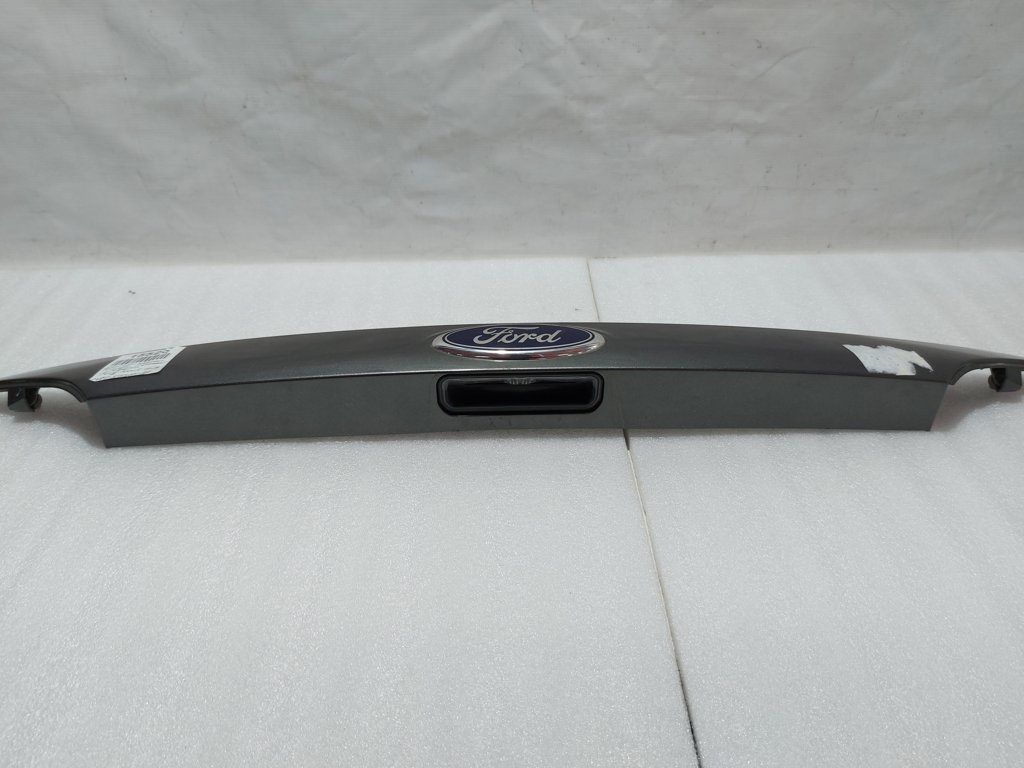 Focus Накладка крышки багажника с кнопкой открытия Ford Focus 2011-2019 CV6Z5443400AA Ford Focus 2