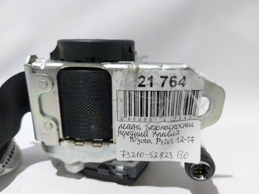 Prius c Ремінь безпеки передній правий Toyota Prius C 2012-2017 7321052823B0 Toyota Prius C 8