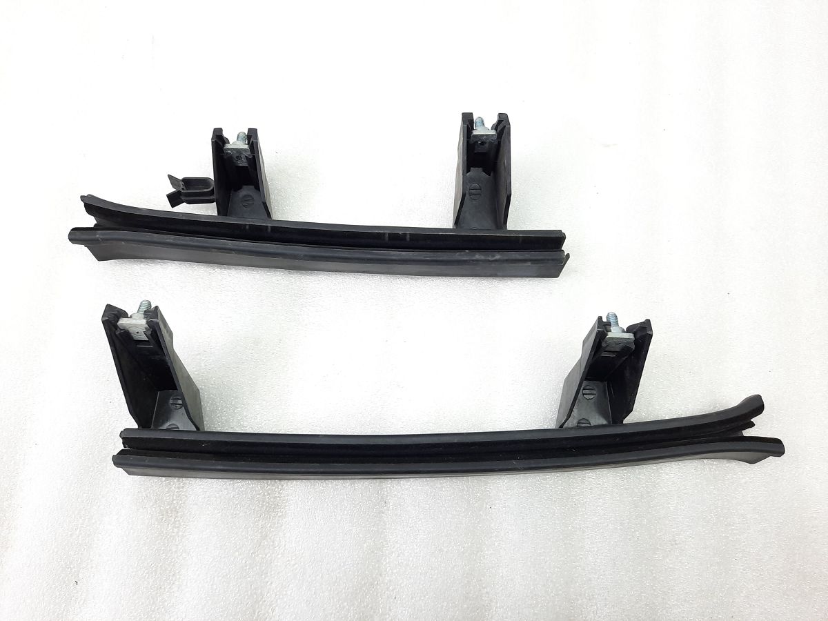 500 Напрямна скло дверей передньої лівої Fiat 500 2012-2018 68070263AA Fiat 500 2