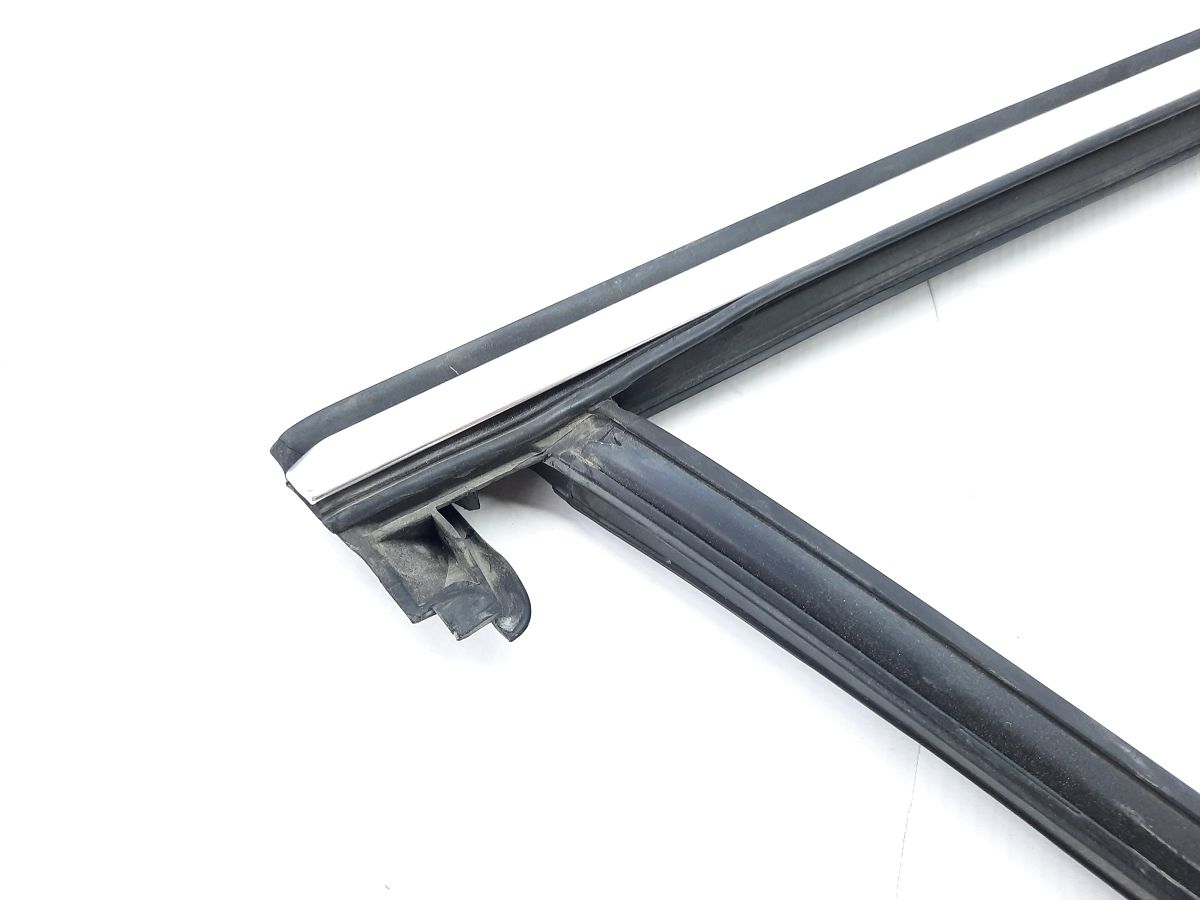 Passat s Молдинг двері передньої правої зовнішній верхній Volkswagen Passat S 2012-2020 561837432JVNH Volkswagen Passat S 5