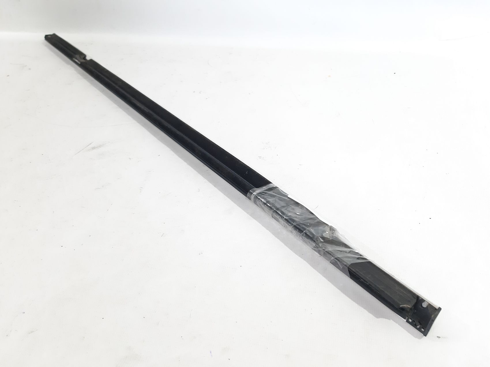 Cruze Ущільнювач скла (молдинг) двері задньої лівої Chevrolet Cruze 2013-2016 95264198 Chevrolet Cruze 4