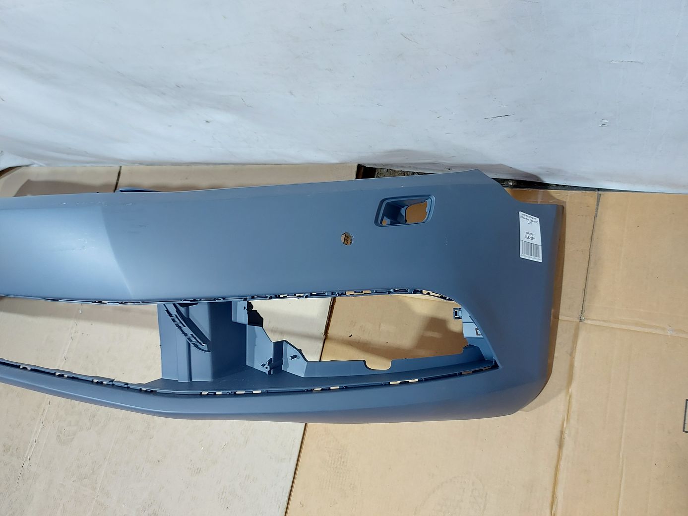 Товары с дефектами Бампер передний (вмятина, сломан угол) Volkswagen Passat CC 2012-2017 3C8807221F Volkswagen Passat CC 4