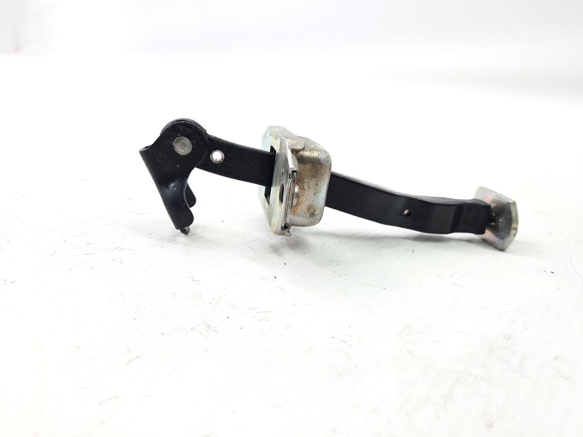 Sentra Обмежувач дверей задньої лев/прав Nissan Sentra 2013-2017 824303RA0A Nissan Sentra 10