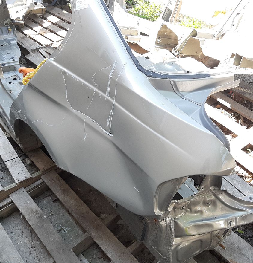 Товари з дефектами Чверть задня ліва (дефект) BMW 328i xDrive 2006-2012 41217145095 BMW 328i xDrive 2