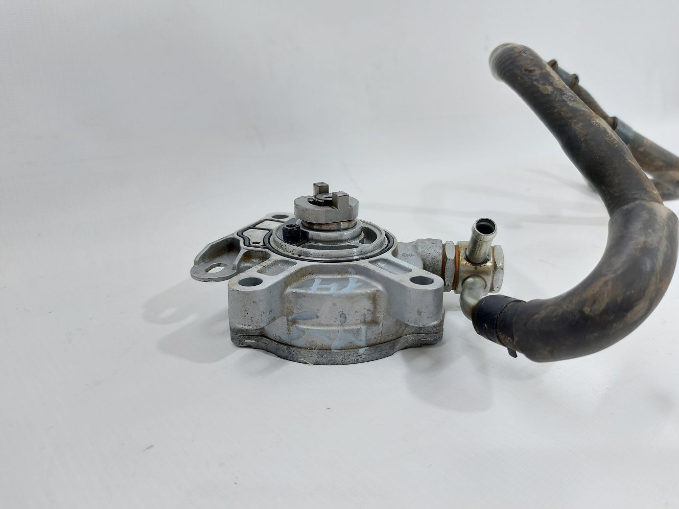 3 Вакуумний насос Mazda 3 2013-2020 PE0718G00B Mazda 3 3