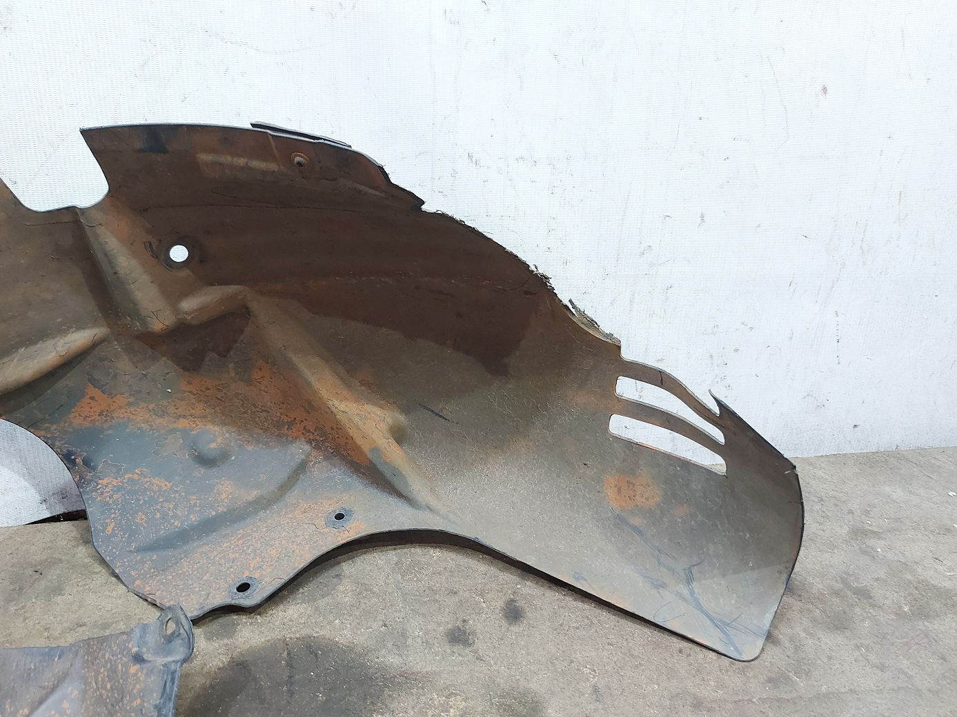 Fiesta sedan Підкрилок передній правий Ford Fiesta sedan 2011-2019 AE8Z16102D Ford Fiesta sedan 3