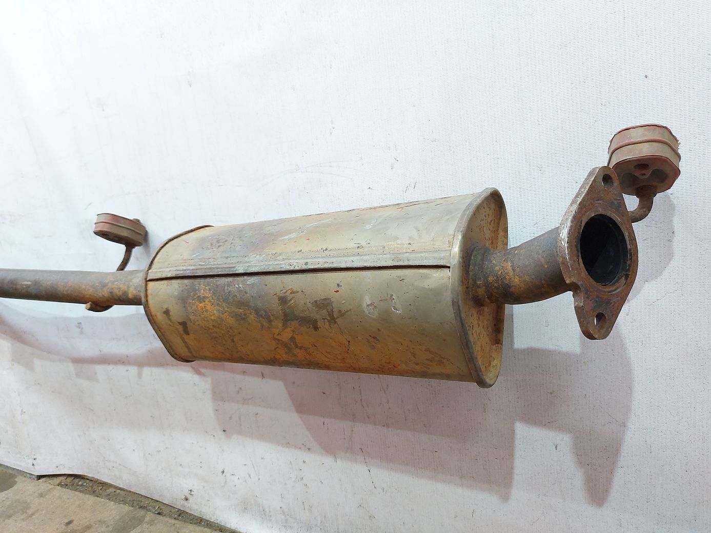 Fiesta sedan Выхлопной глушитель Ford Fiesta sedan 2011-2017 BE8Z5230C Ford Fiesta sedan 2