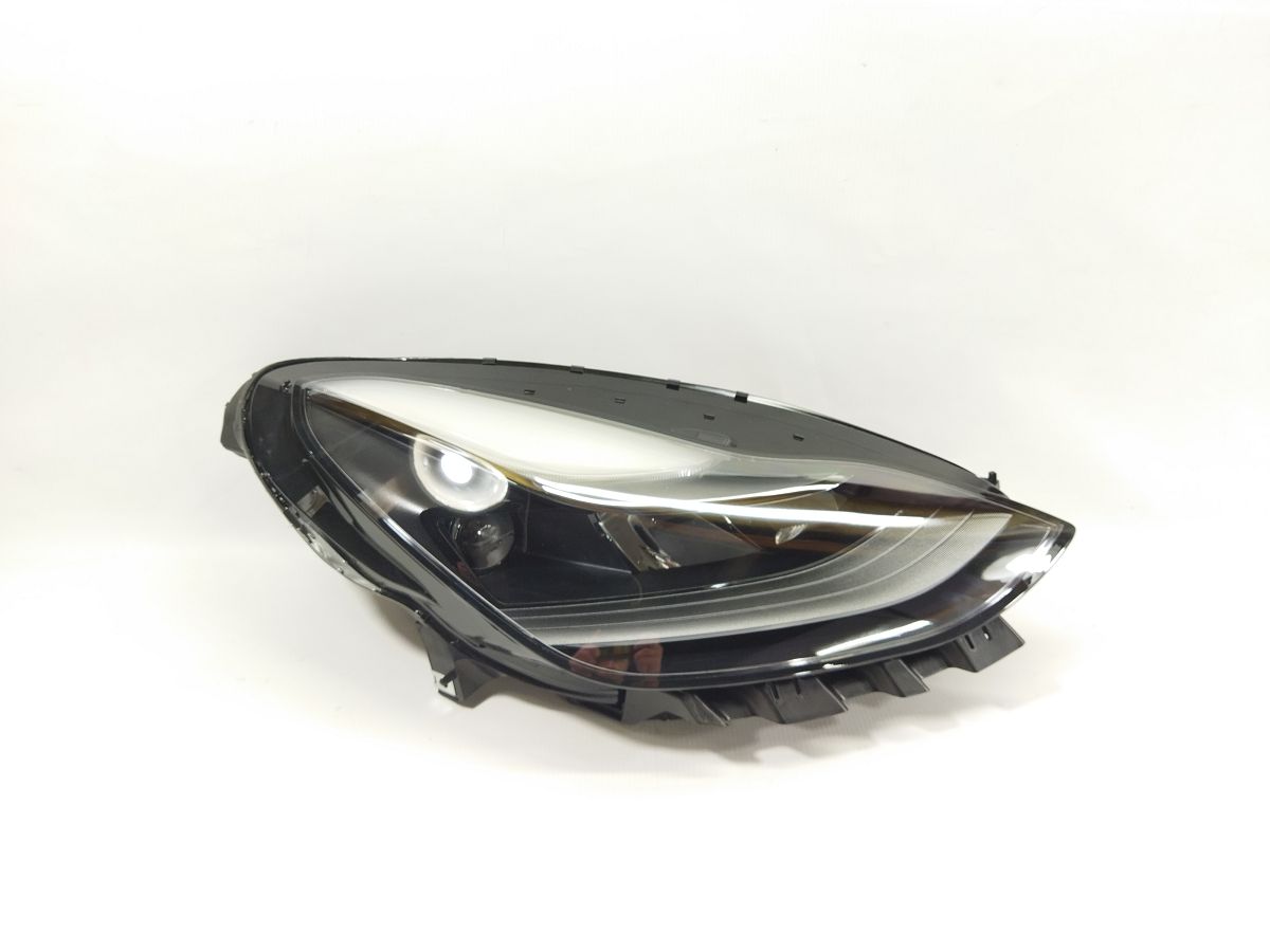 Фари головного світла. Фара передня права Tesla Model 3 2021-2023 151495200A Tesla Model 3