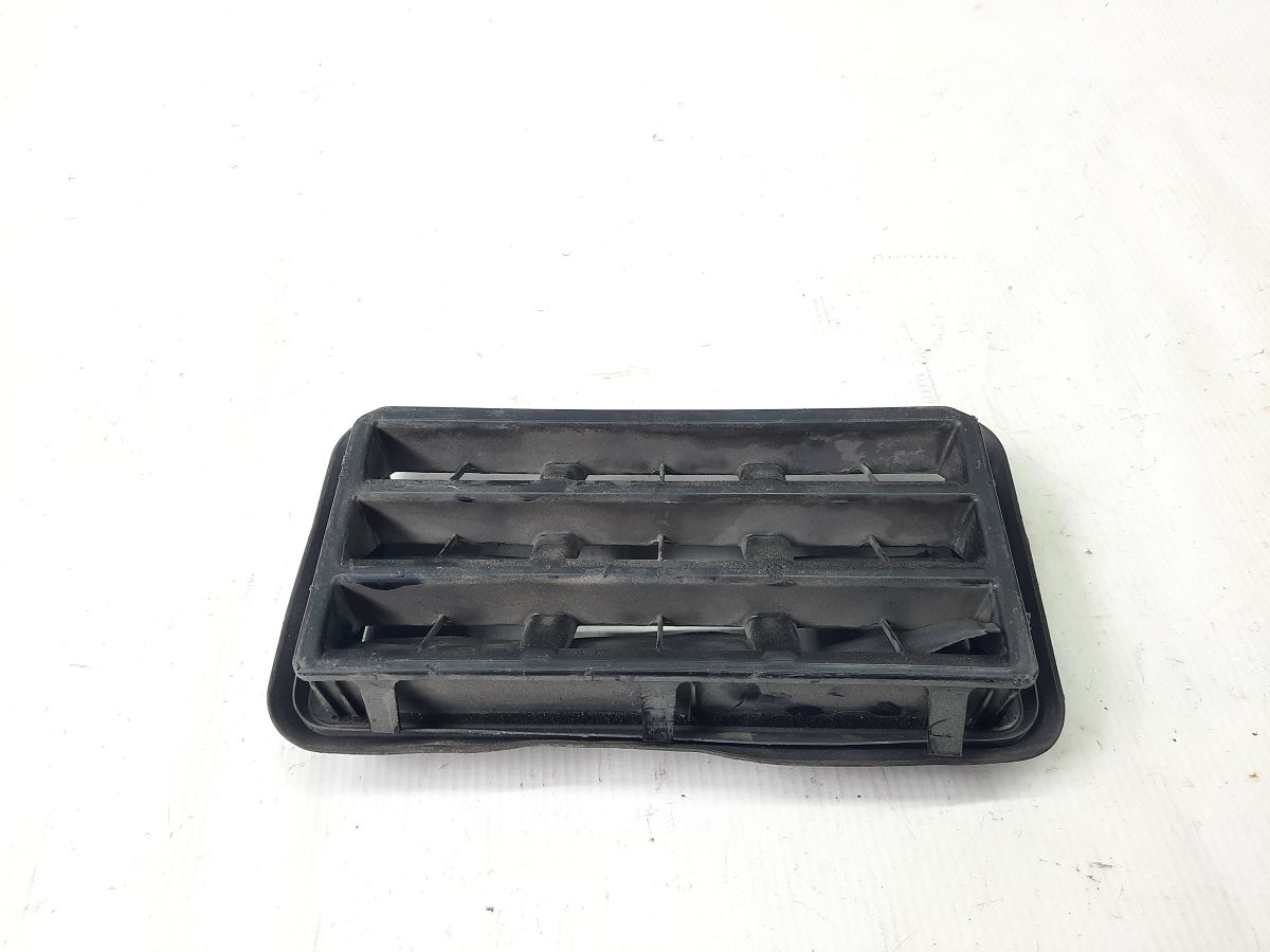 Dart Вентиляционная решётка кузова левая/правая Dodge Dart 2015 5058636AD Dodge Dart 2