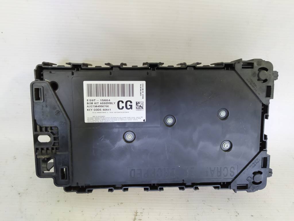 Fusion Блок запобіжників відсіку моторного Ford Fusion 2014 DG9T15604 Ford Fusion 14