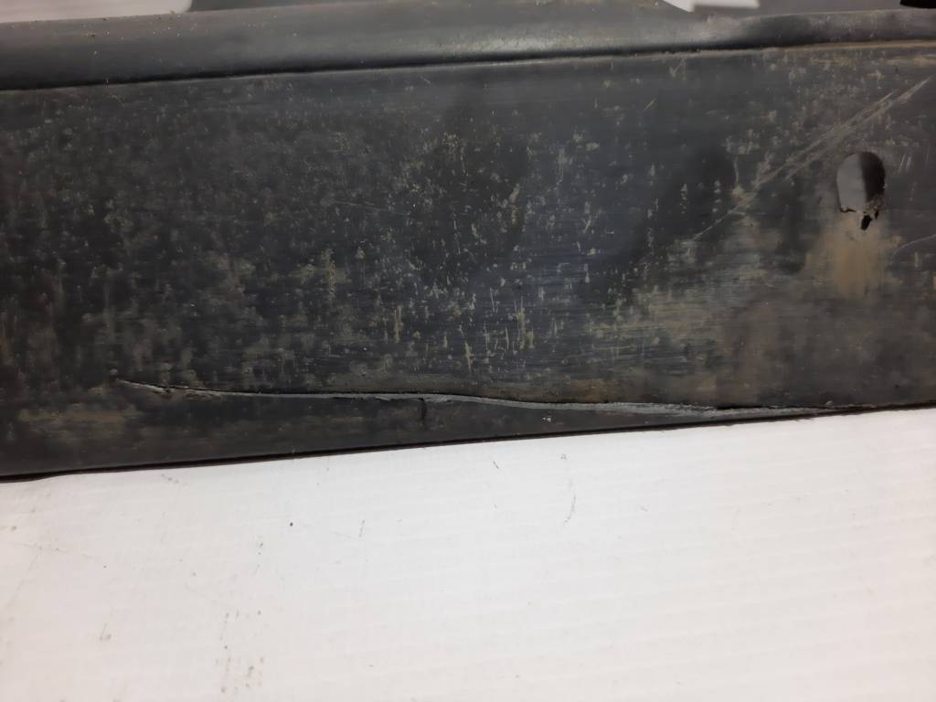 Dart Пильовик радіатора нижній Dodge Dart 2013-2019 68381764AA Dodge Dart 2