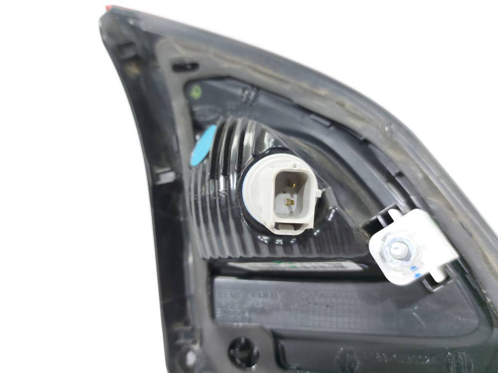 Fiesta sedan Ліхтар кришки багажника правий Ford Fiesta sedan 2011-2013 BE8Z15500A Ford Fiesta sedan 5