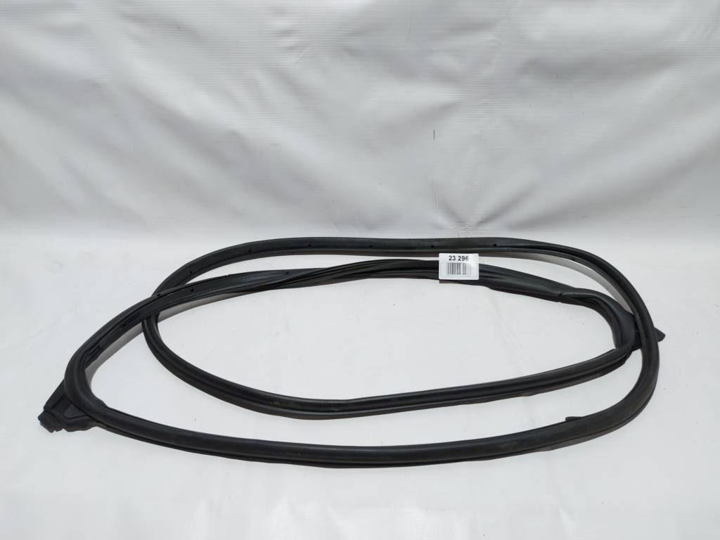 3 Уплотнительная резинка двери задней правой Mazda 3 2014-2018 BHN972760C Mazda 3 4